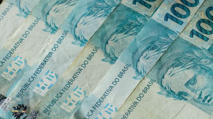 Juros para famílias sobem em agosto e inadimplência chega a 6%