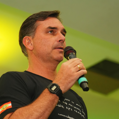 Flávio Bolsonaro destinou emenda após pedido de condenado do caso Marielle