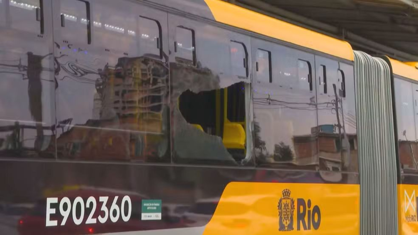 Passageiro morre atingido por bala perdida dentro de ônibus no Rio