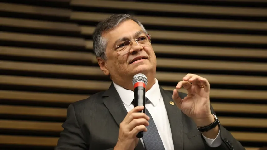 Flávio Dino determina revisão de regras da CVM