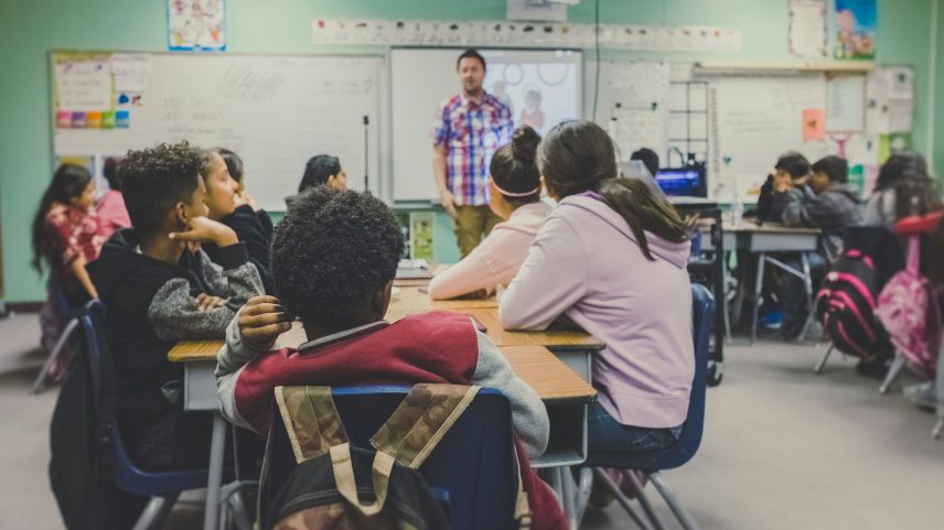 Nova York veta IA para alunos antes do ensino médio