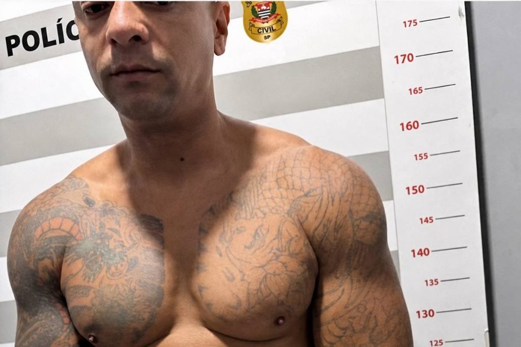 Alex Leandro é como integrante do PCC e acusado de jogar a namorada do décimo andar de um prédio