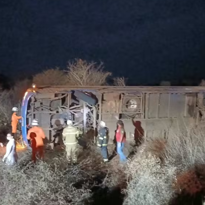 Acidente com ônibus deixa 7 mortos e 13 feridos na BR-122 da Bahia