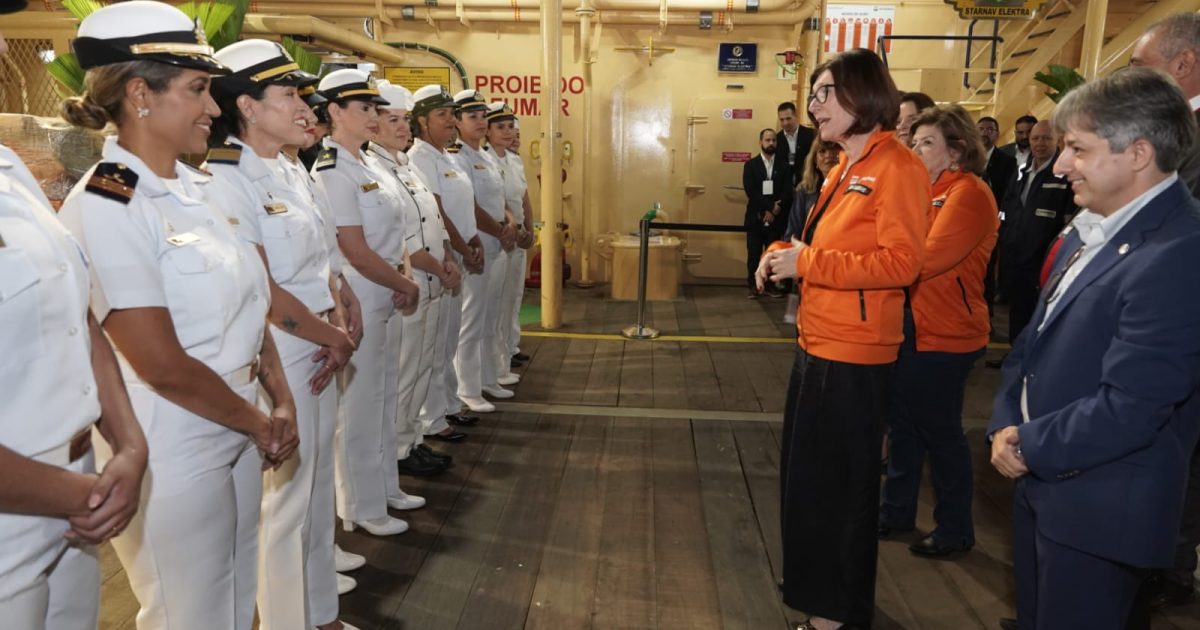 Petrobras recebe primeiro navio do Mar Aberto, com tripulação só de mulheres