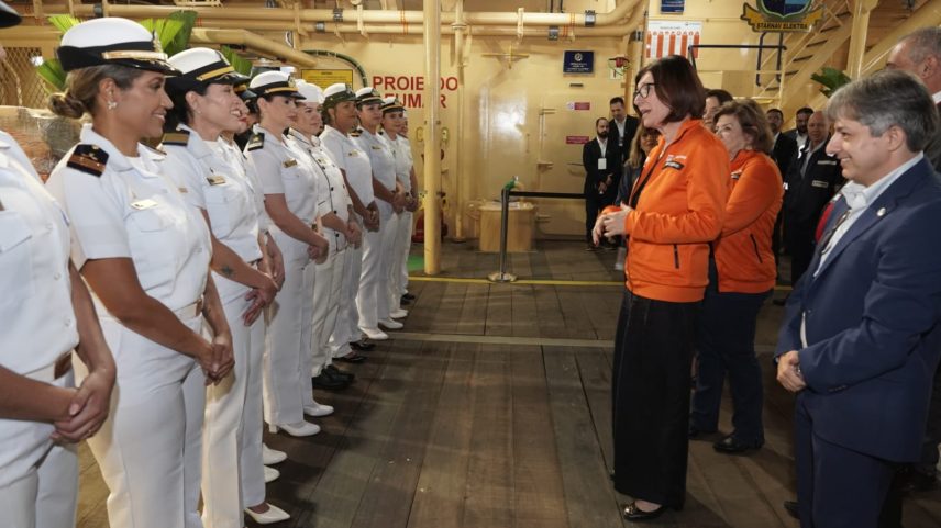 Petrobras recebe primeiro navio do Mar Aberto, com tripulação só de mulheres