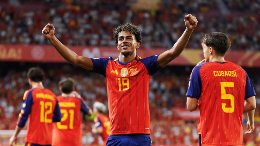 Yamal marca duas vezes, e Espanha goleia a Croácia pela Nations League