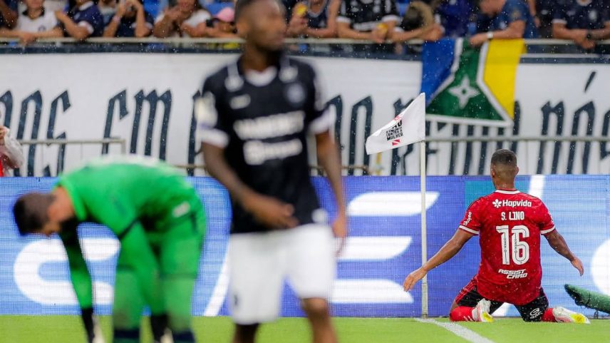 Samuel Lino decide, Flamengo vence Remo e assume a ponta do Brasileirão