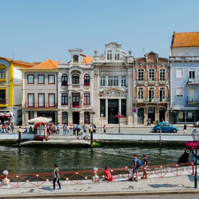 Enquanto Espanha suspende despejos, Portugal busca acelerar expansão imobiliária
