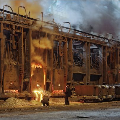 Maior usina siderúrgica da Ucrânia é paralisada após ataques russos