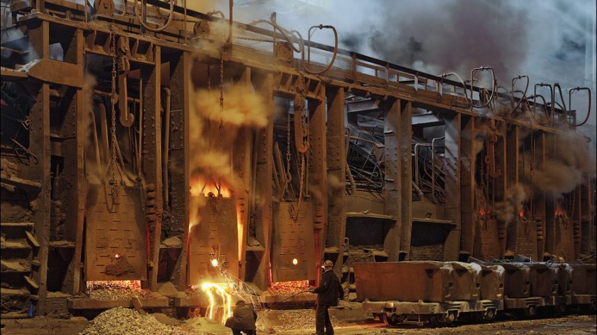 Maior usina siderúrgica da Ucrânia é paralisada após ataques russos