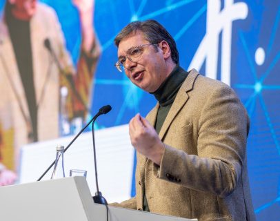 Presidente da Sérvia dissolve Parlamento e antecipa eleições