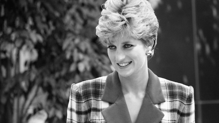 Palácio de Buckingham rebate acusações de irmão de Diana contra Charles