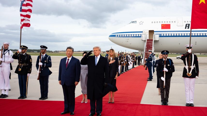 Xi defende controle humano da IA durante visita a Trump na Casa Branca