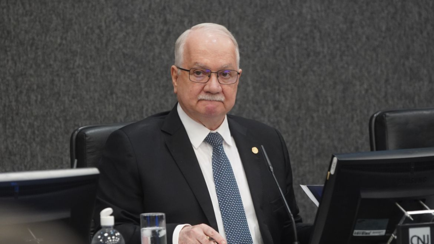 Ex-ministros do STF pedem rigor a Fachin diante de crise na Corte