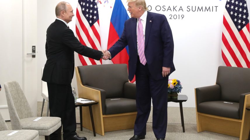 Trump diz a Putin que quer fim rápido da guerra na Ucrânia