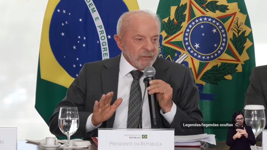 Lula diz que ninguém pode usar cargo em benefício pessoal