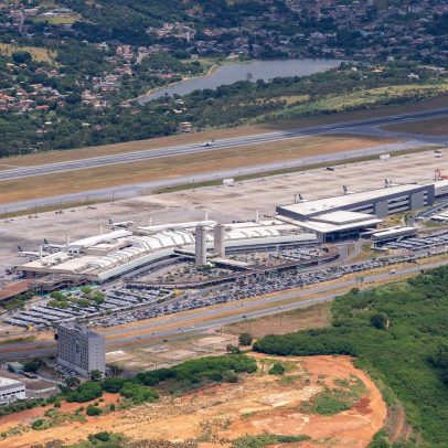 Aeroporto em Confins suspende operações e cancela voos por problemas na pista