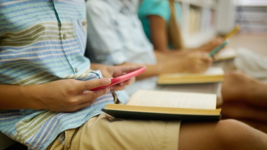 37 capitais europeias já restringiram celulares em sala de aula