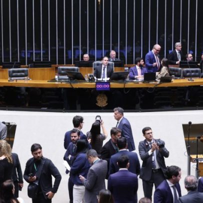Câmara aprova texto-base que acaba com a "taxa das blusinhas"