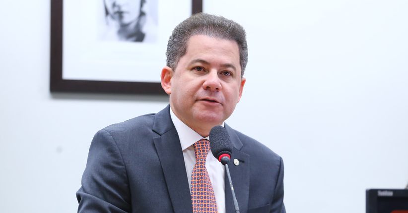 Cezinha de Madureira é alvo da PF em operação sobre tráfico de influência