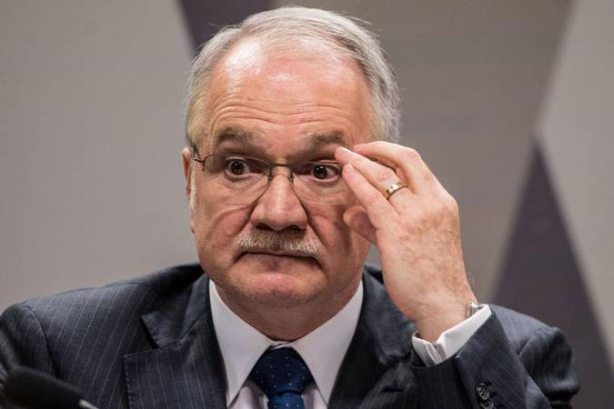 Fachin promete medidas após relatório da PF sobre Moraes e Vorcaro