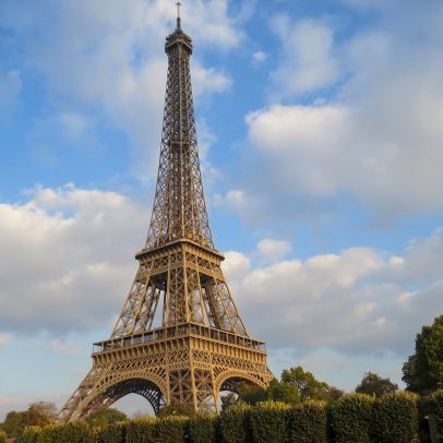 Diretor da Torre Eiffel deixa cargo após polêmica por afastamento de mulheres