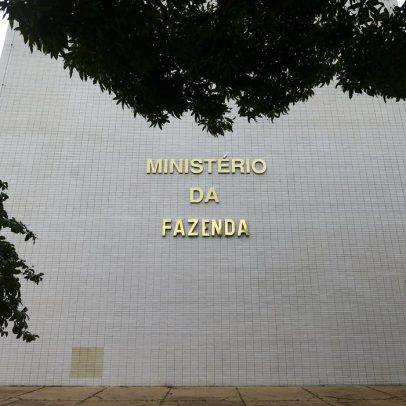 Fazenda reduz projeção do PIB para 2,0% em 2026