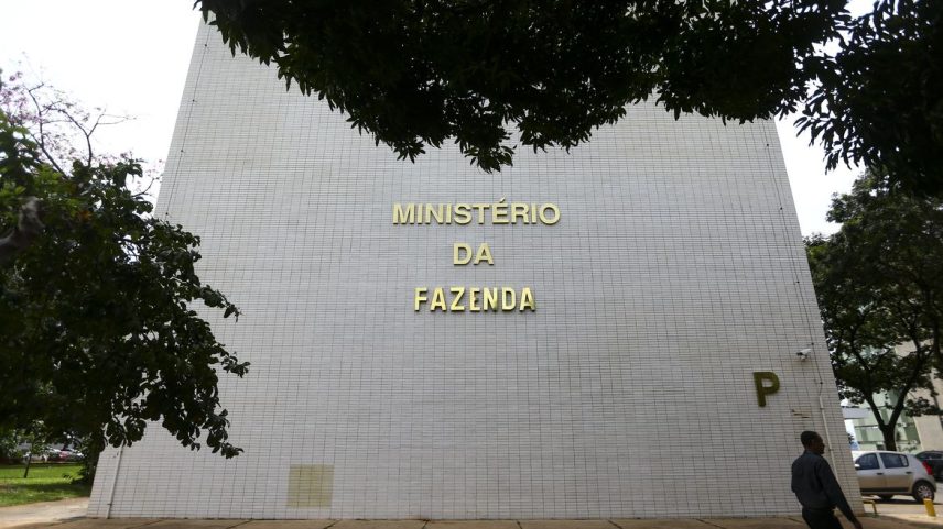 Fazenda reduz projeção do PIB para 2,0% em 2026