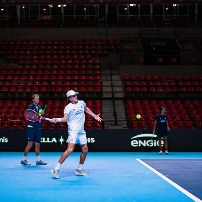 João Fonseca vence de virada e coloca Brasil na frente na Copa Davis