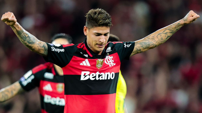 Carrascal e Paquetá resolvem no primeiro tempo, e Flamengo encosta no Palmeiras
