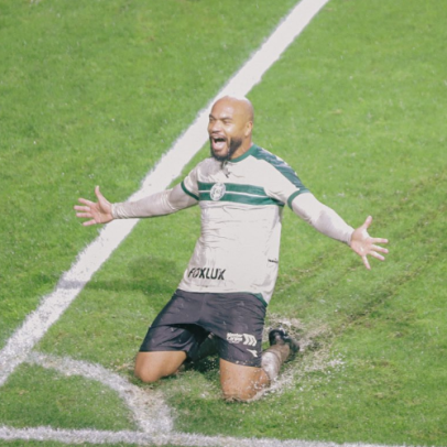 Moledo marca duas vezes e Coritiba busca 3 a 3 com um a menos no Atletiba