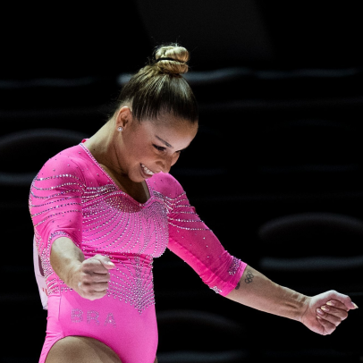 Flávia Saraiva leva o ouro nas barras assimétricas na Copa do Mundo da Hungria