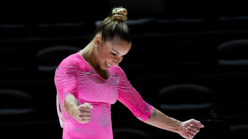 Flávia Saraiva leva o ouro nas barras assimétricas na Copa do Mundo da Hungria