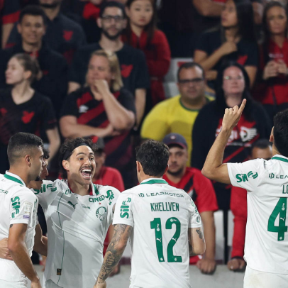 Palmeiras vence Athletico-PR e reassume liderança do Brasileirão
