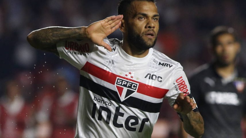 Justiça penhora fazenda e Porsche de Daniel Alves por dívida de R$ 7,7 mi
