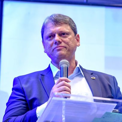 Tarcísio de Freitas é reeleito governador de SP no 1º turno