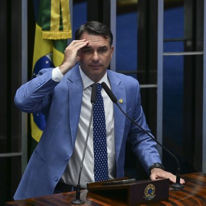 Deputados do PT pedem prisão preventiva de Flávio Bolsonaro