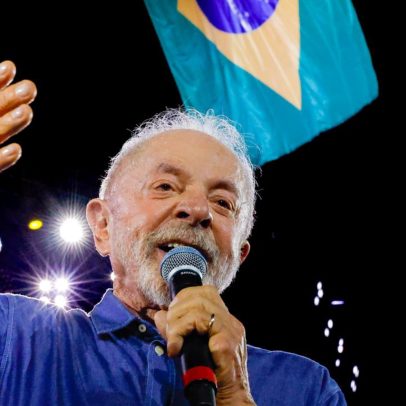 Lula promete Pé-de-Meia Universitário com bolsa de R$ 700 mensais