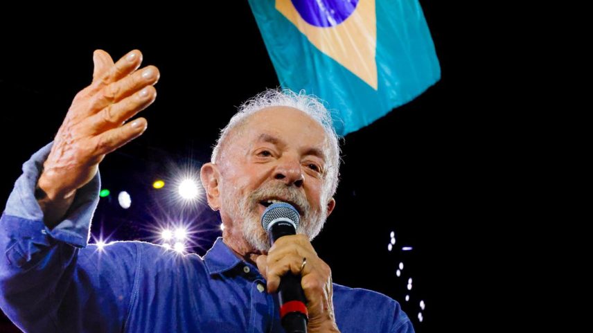 Lula promete Pé-de-Meia Universitário com bolsa de R$ 700 mensais