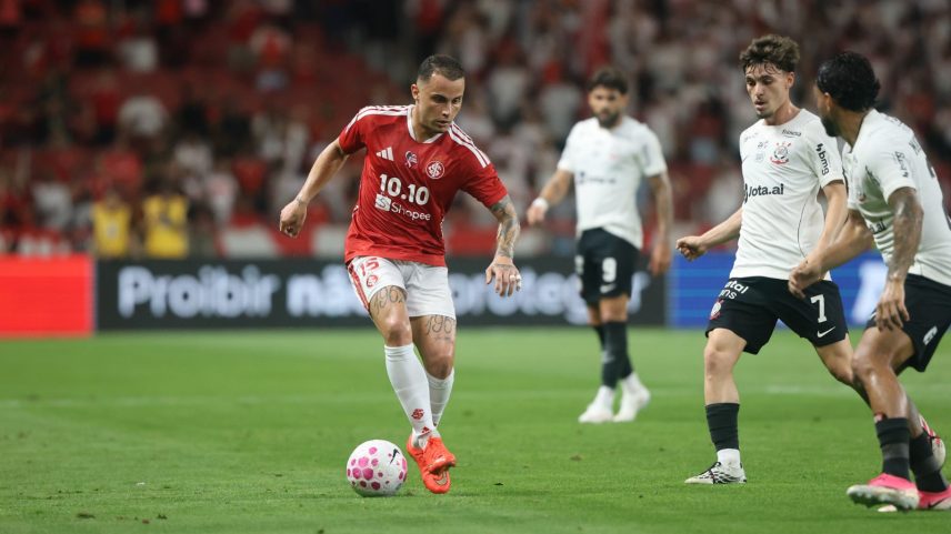 Vitinho marca em 43 segundos, e Corinthians perde a sétima seguida