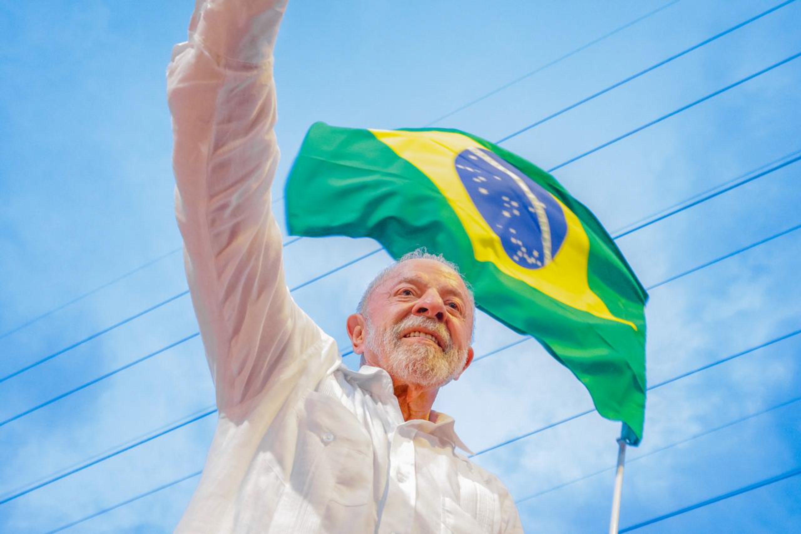 Em virada inédita, Lula vence Flávio Bolsonaro e é reeleito presidente