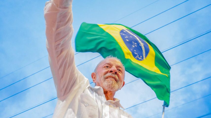 Ex-ministros e intelectuais assinam manifesto de apoio a Lula