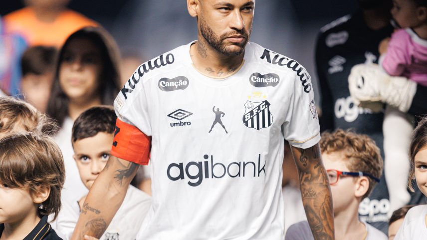 Neymar perde 75% dos clássicos desde retorno ao Santos; veja números