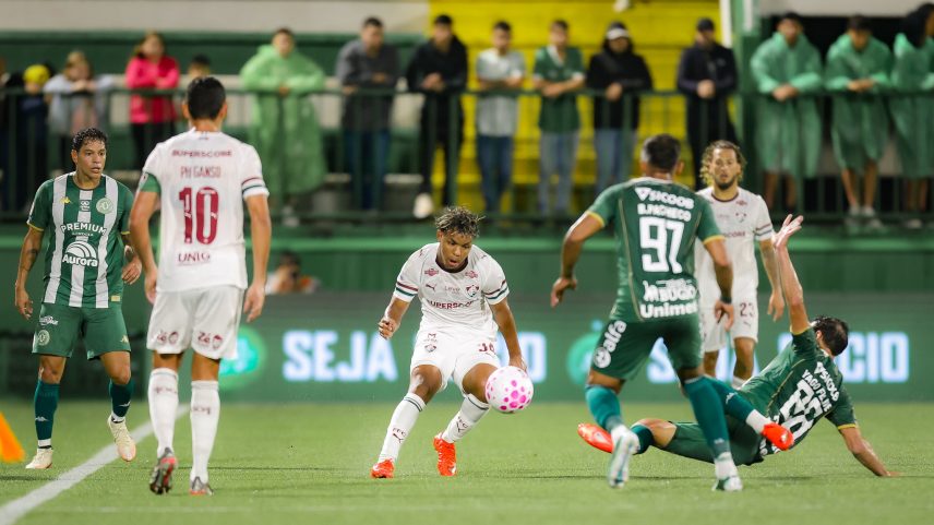 Chapecoense vence o Fluminense na Arena Condá, mas segue na lanterna