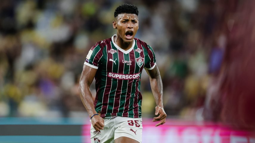 Acosta marca nos acréscimos, e Fluminense vira sobre o Internacional