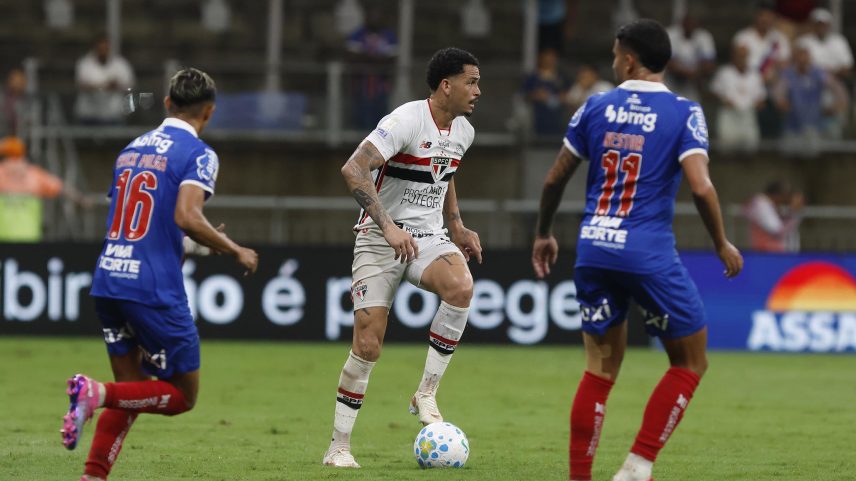 Marcos Victor marca no fim, e Bahia vence o São Paulo na Fonte Nova