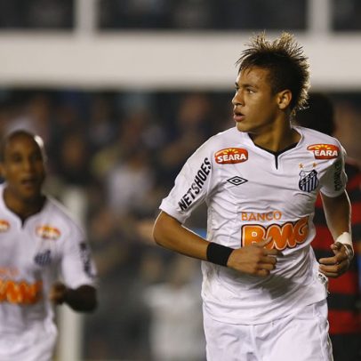 Neymar reencontra o Flamengo na Vila, palco do gol que lhe deu o Puskás