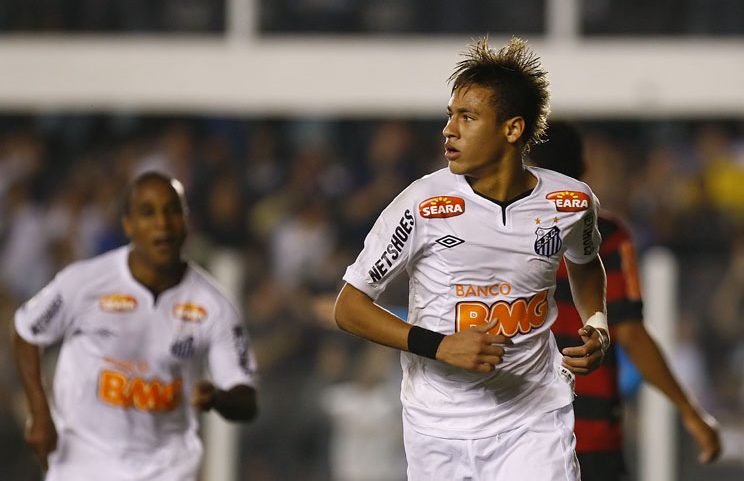 Neymar reencontra o Flamengo na Vila, palco do gol que lhe deu o Puskás