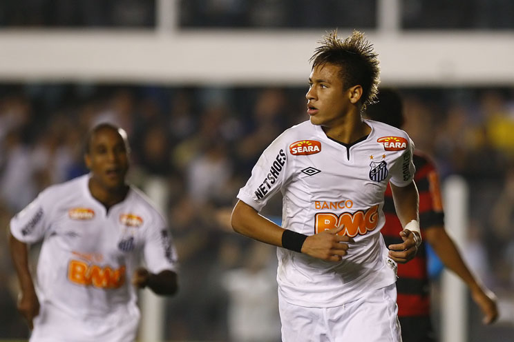 Neymar reencontra o Flamengo na Vila, palco do gol que lhe deu o Puskás