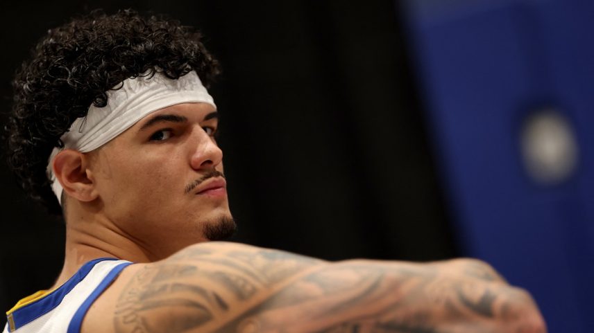 Brasileiro cresce e deve começar temporada como titular na NBA